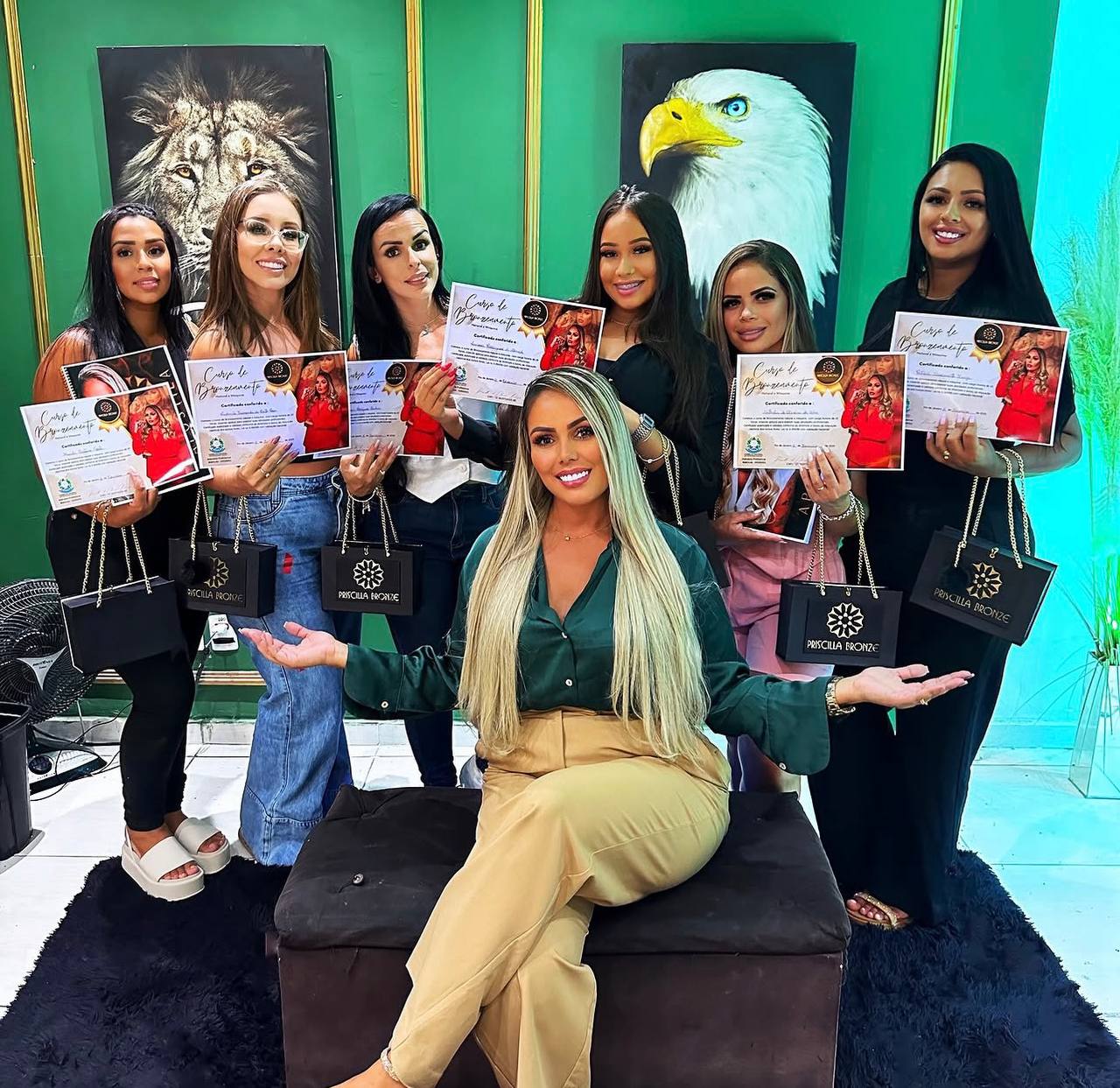 Alunas Priscilla Bronze com certificados